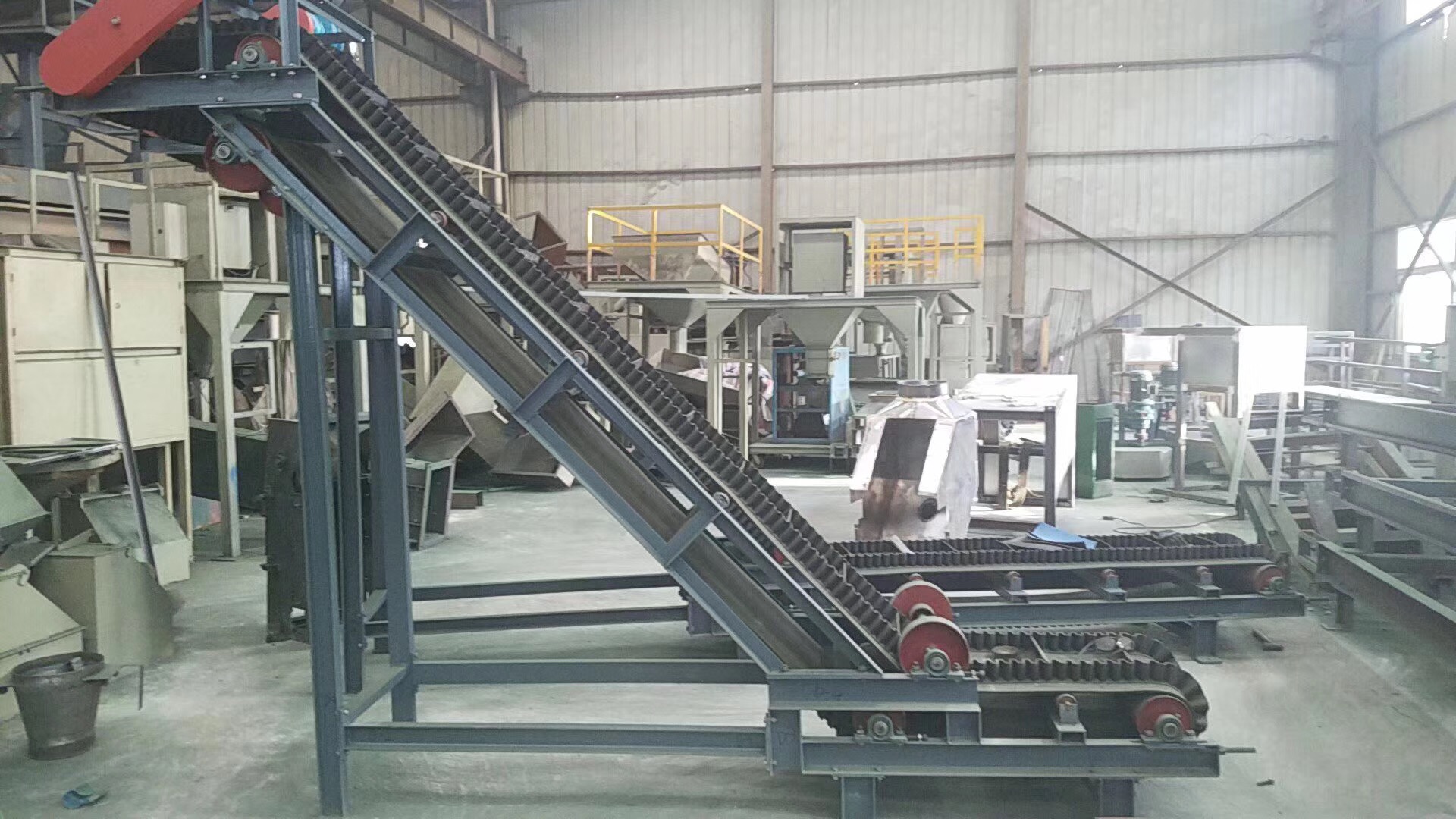 大傾角波狀擋邊帶式輸送機的結構、安裝和調整(大傾角波狀擋邊輸送機 標準)