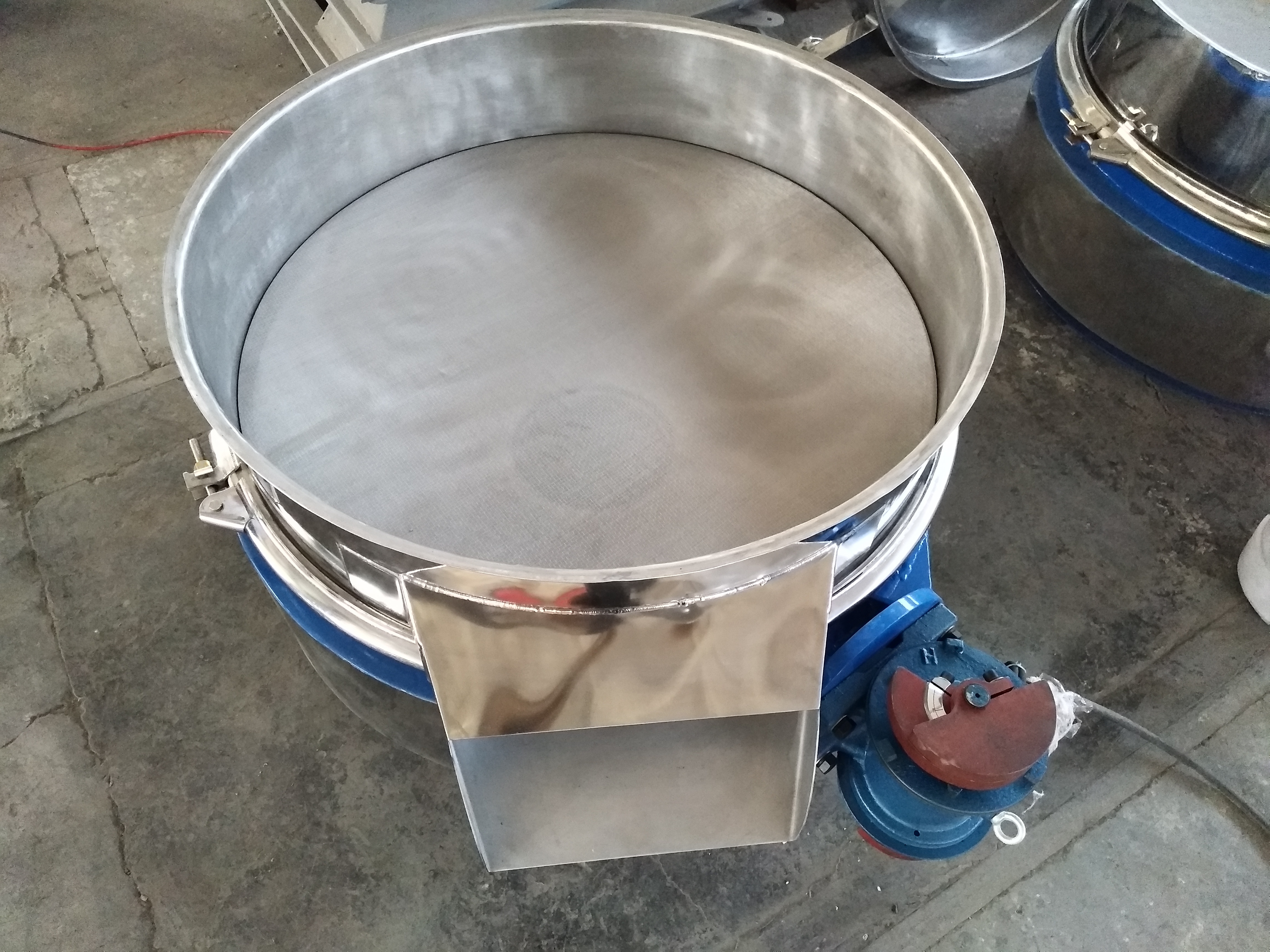 直排式振動篩在麵粉行業篩分中的應用(各種型號直線振動篩生產廠家)