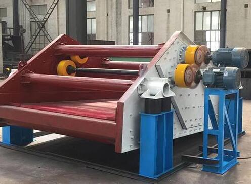 如何調整直線搖擺篩的進料裝置？